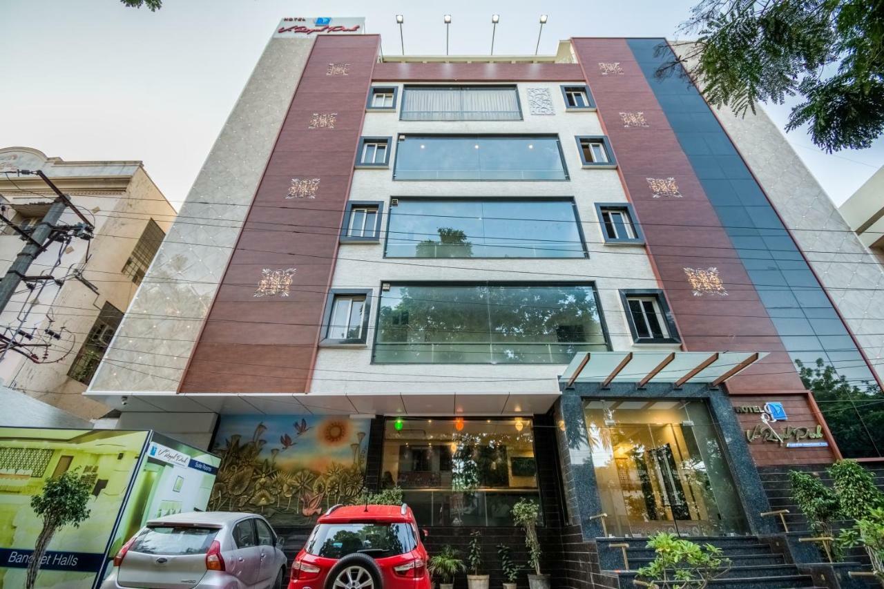 V皇家公园酒店 Guntūr 外观 照片